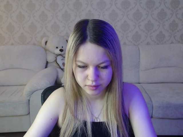 Live sex webcam photo for MonikaStill #272619135