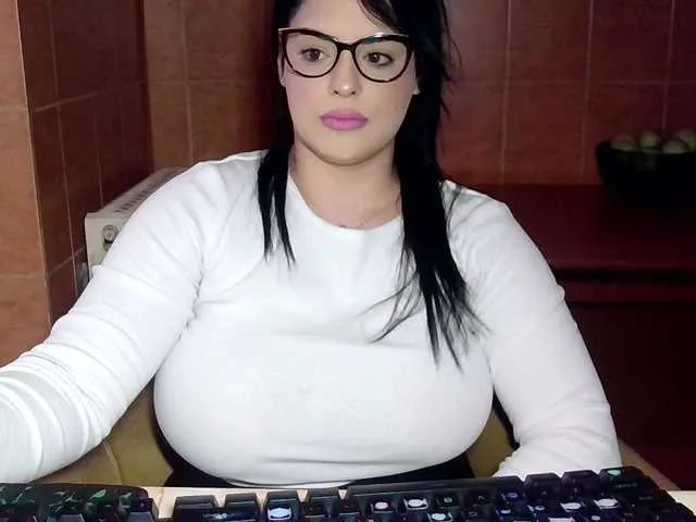 Live sex webcam photo for MoniqQuuen #290321753