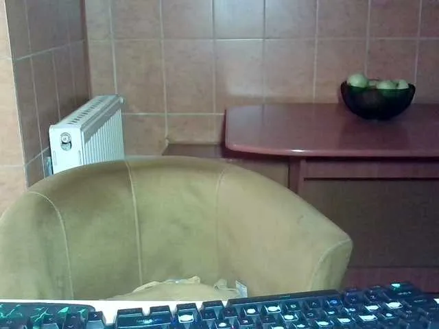 Live sex webcam photo for MoniqQuuen #290328863