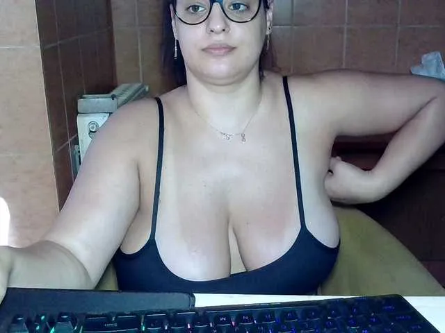 Live sex webcam photo for MoniqQuuen #291933110