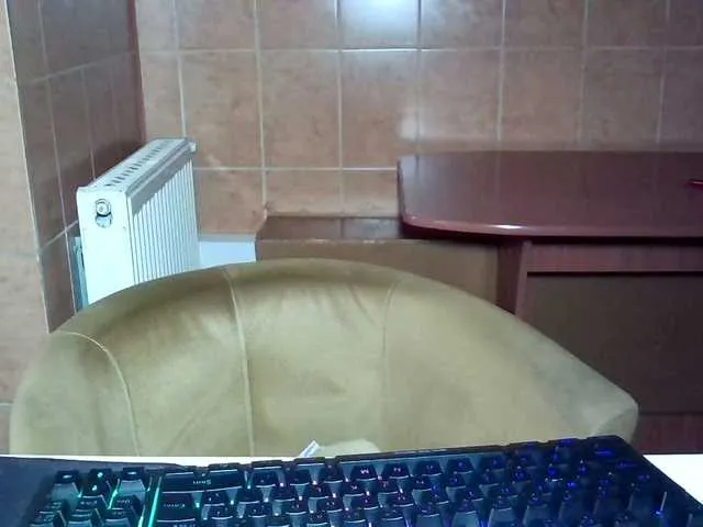 Live sex webcam photo for MoniqQuuen #292025061