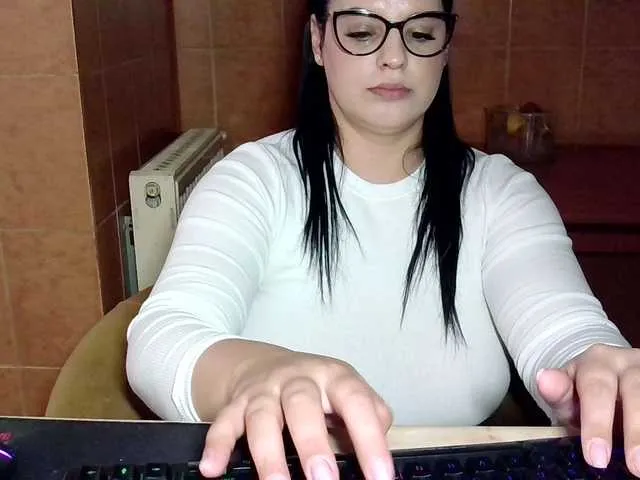 Live sex webcam photo for MoniqQuuen #292200505