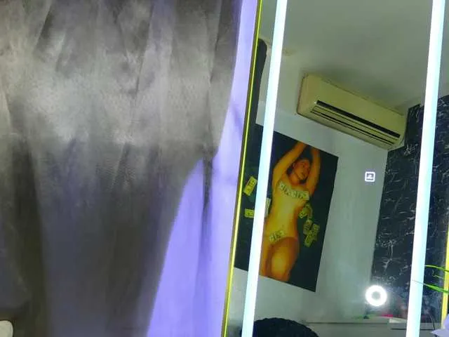 Live sex webcam photo for Moniqque #291437328