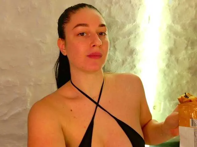 Live sex webcam photo for Moniqque #291541890