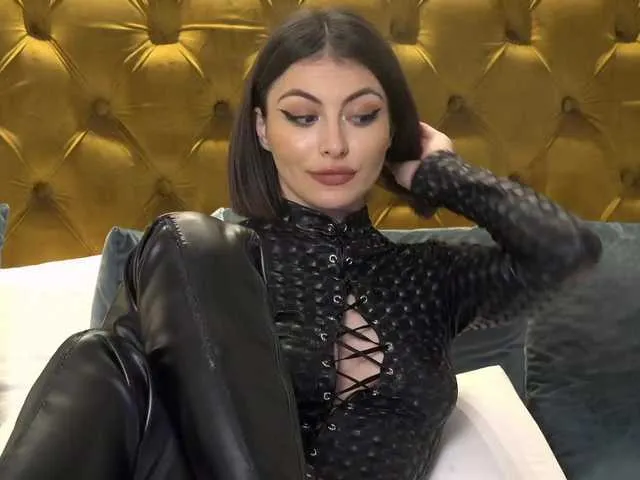 Live sex webcam photo for MoniqueMinx #277383089