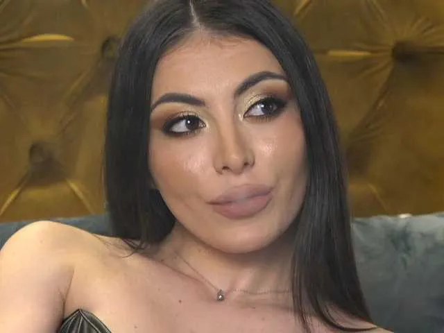 Live sex webcam photo for MoniqueMinx #290601127