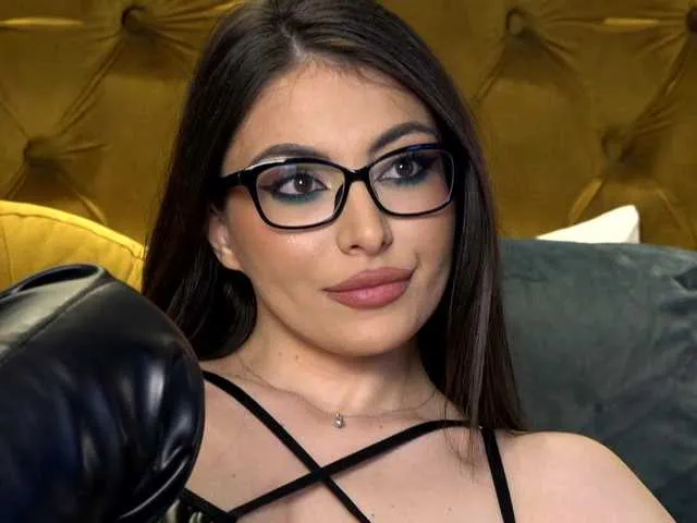 Live sex webcam photo for MoniqueMinx #290621912