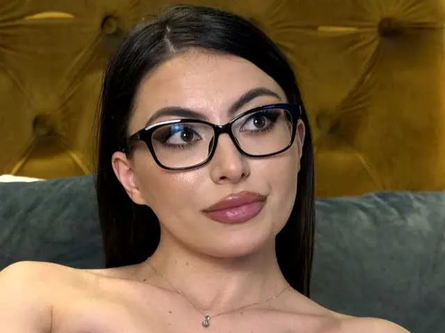 Live sex webcam photo for MoniqueMinx #290676823