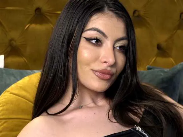 Live sex webcam photo for MoniqueMinx #290861843
