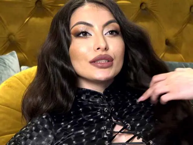 Live sex webcam photo for MoniqueMinx #290937023