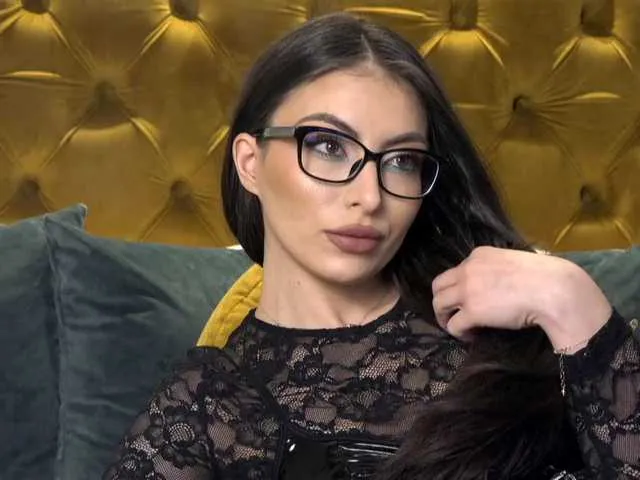 Live sex webcam photo for MoniqueMinx #290976521