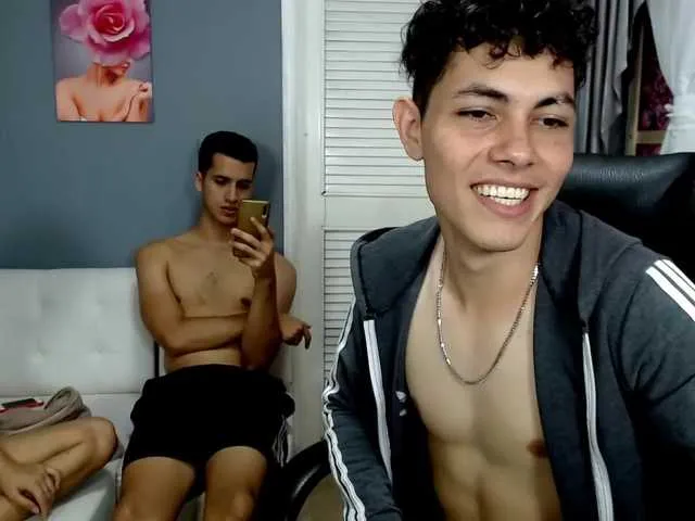 Live sex webcam photo for MonkeyShine #271910757