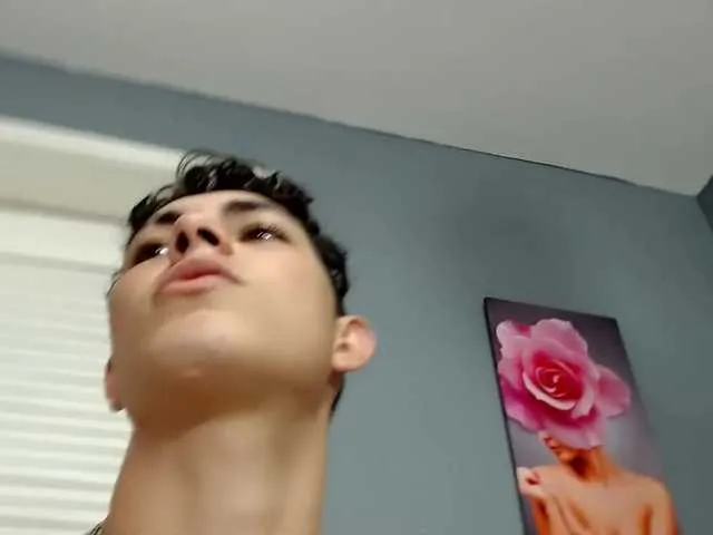 Live sex webcam photo for MonkeyShine #272318604