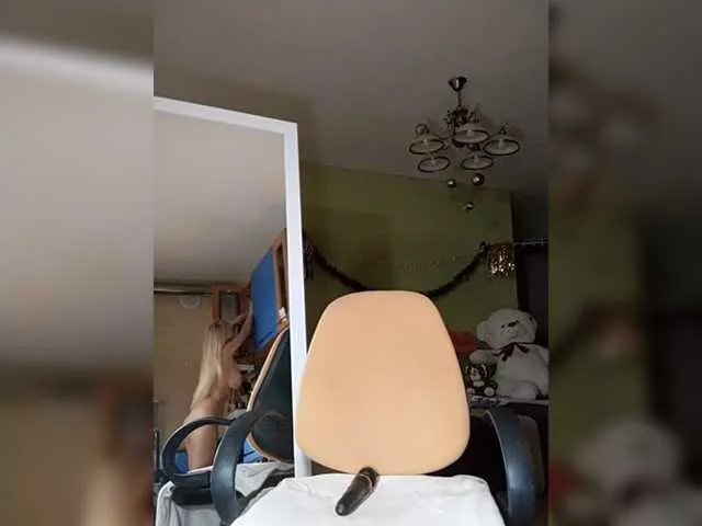 Live sex webcam photo for MonnaSky #271953620