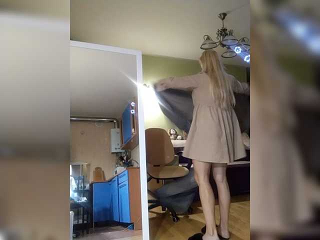 Live sex webcam photo for MonnaSky #272177885