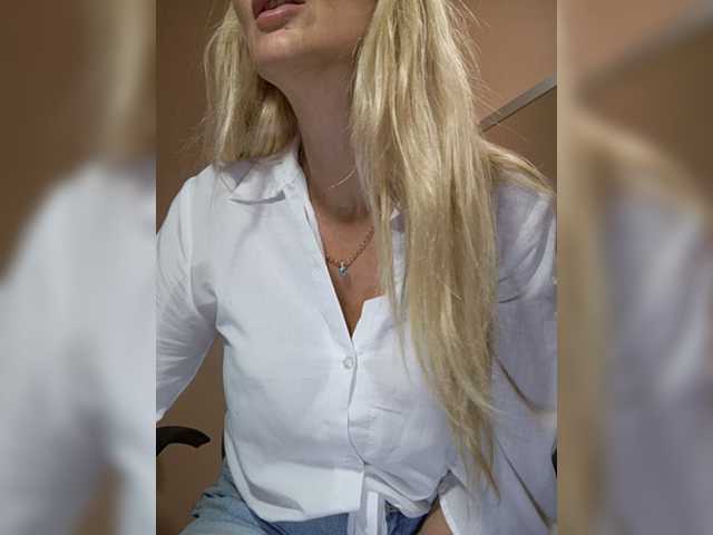 Live sex webcam photo for MonnaSky #274177791