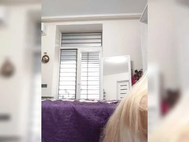 Live sex webcam photo for MonnaSky #276151513