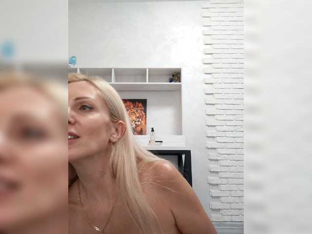 Live sex webcam photo for MonnaSky #276211998