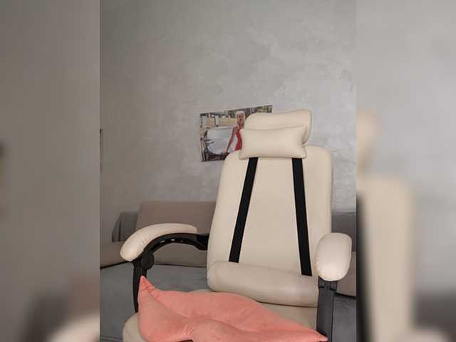 Live sex webcam photo for MonnaSky #276762149