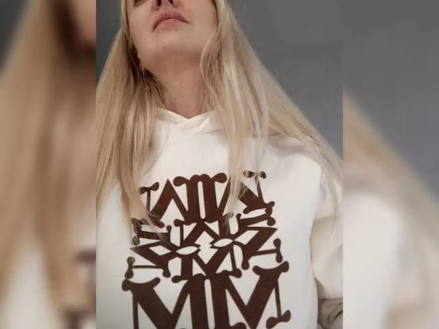 Live sex webcam photo for MonnaSky #276858630