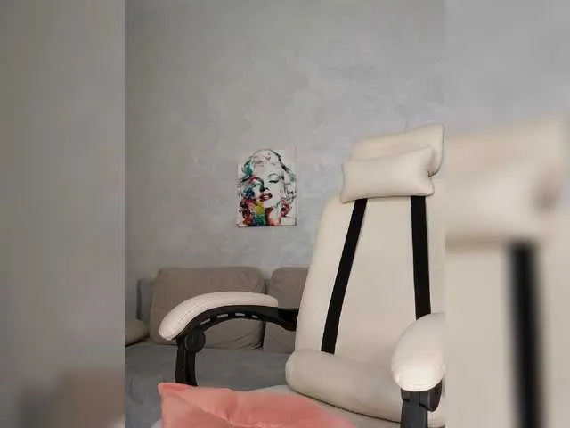 Live sex webcam photo for MonnaSky #278130280