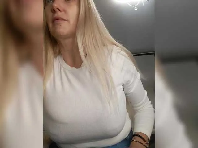 Live sex webcam photo for MonnaSky #290734203