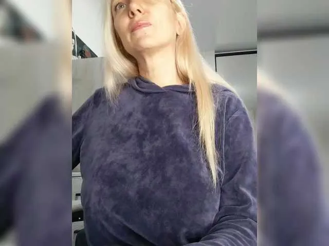 Live sex webcam photo for MonnaSky #292264006