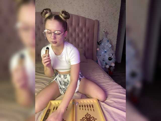 Live sex webcam photo for MontanaVibe #277202788