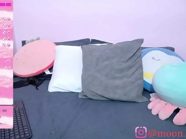 Live sex webcam photo for Moon-Light18 #272113730