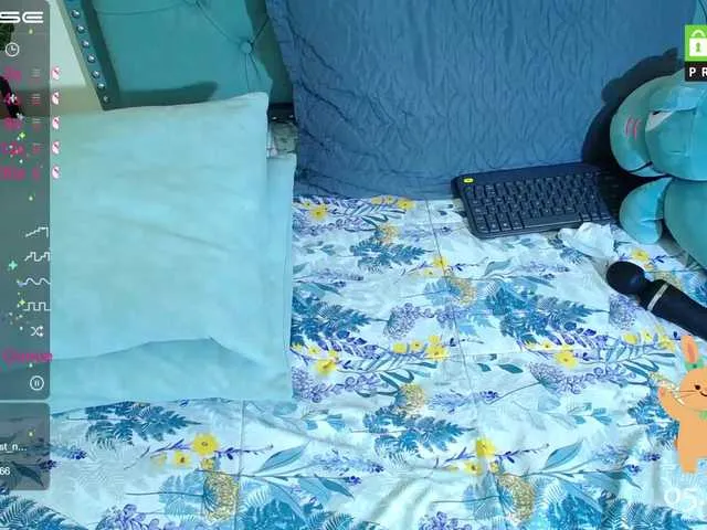 Live sex webcam photo for Moon-Light18 #272646777