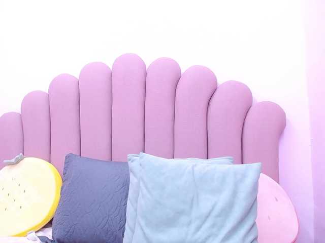 Live sex webcam photo for Moon-Light18 #272677020