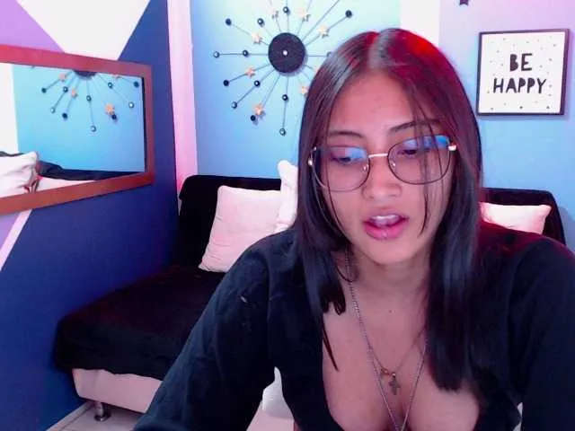 Live sex webcam photo for Moon-lorr #278141762