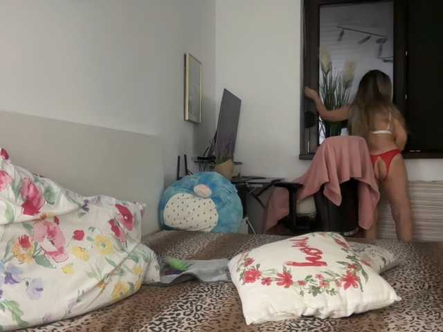 Live sex webcam photo for MoonieBlua #294048023
