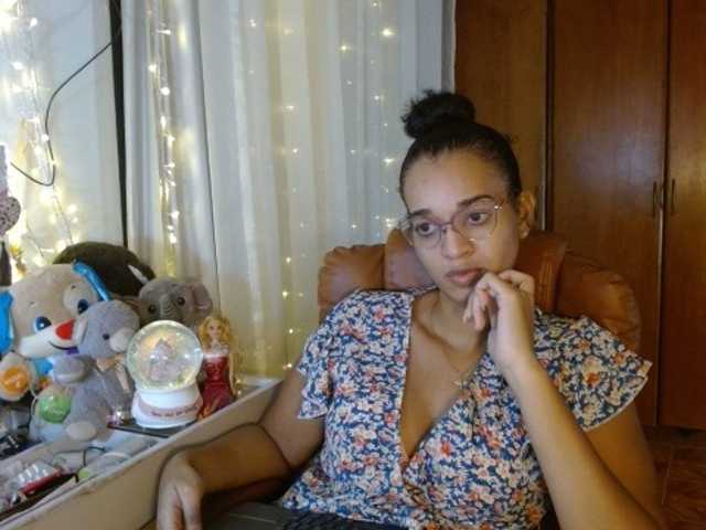 Live sex webcam photo for Moranguh #275570551