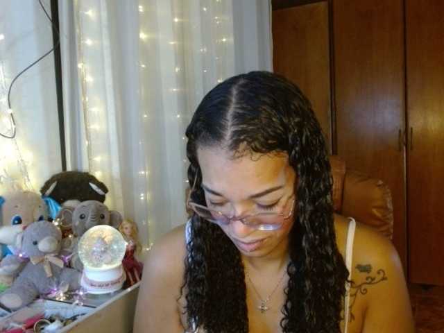 Live sex webcam photo for Moranguh #275623370