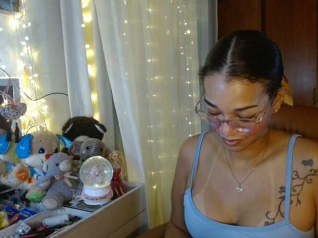 Live sex webcam photo for Moranguh #275697570