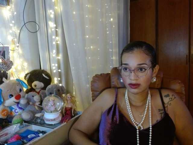 Live sex webcam photo for Moranguh #275800403