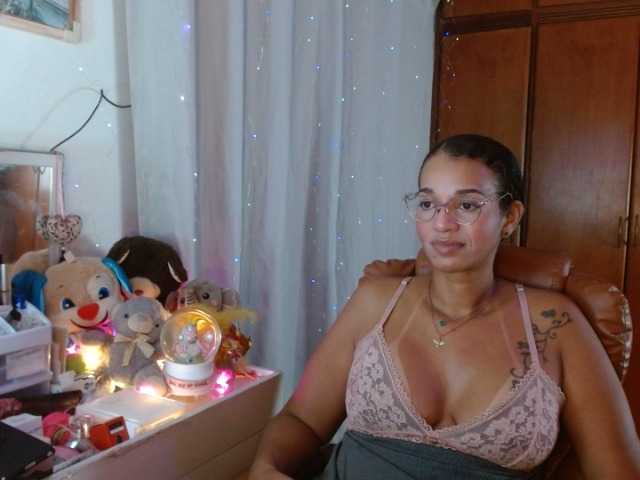 Live sex webcam photo for Moranguh #276912151