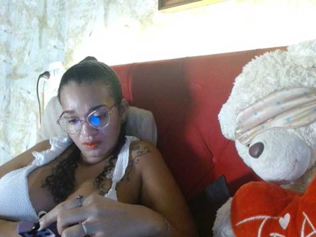 Live sex webcam photo for Moranguh #288542829