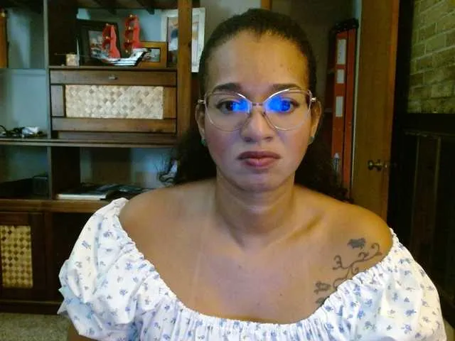 Live sex webcam photo for Moranguh #290997587