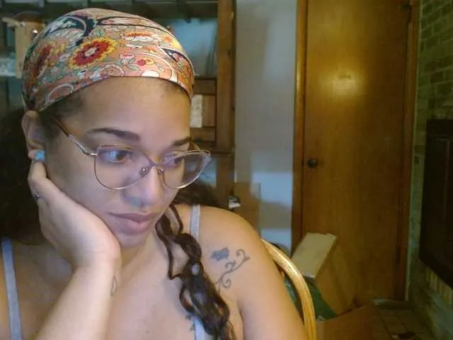 Live sex webcam photo for Moranguh #291207886