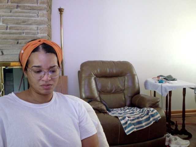 Live sex webcam photo for Moranguh #292389489