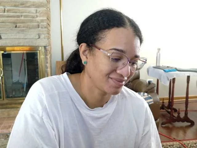 Live sex webcam photo for Moranguh #292409930