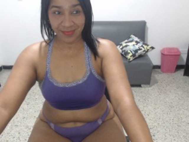 Live sex webcam photo for Morenasexy238 #276063491