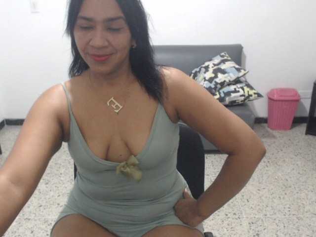 Live sex webcam photo for Morenasexy238 #276091264