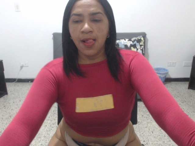 Live sex webcam photo for Morenasexy238 #276297095