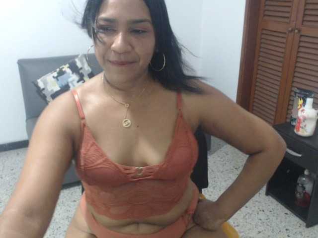 Live sex webcam photo for Morenasexy238 #276394732