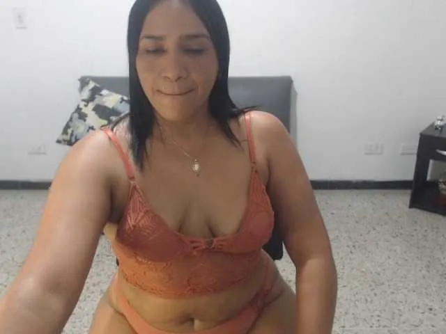 Live sex webcam photo for Morenasexy238 #276700715