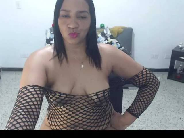 Live sex webcam photo for Morenasexy238 #276946117