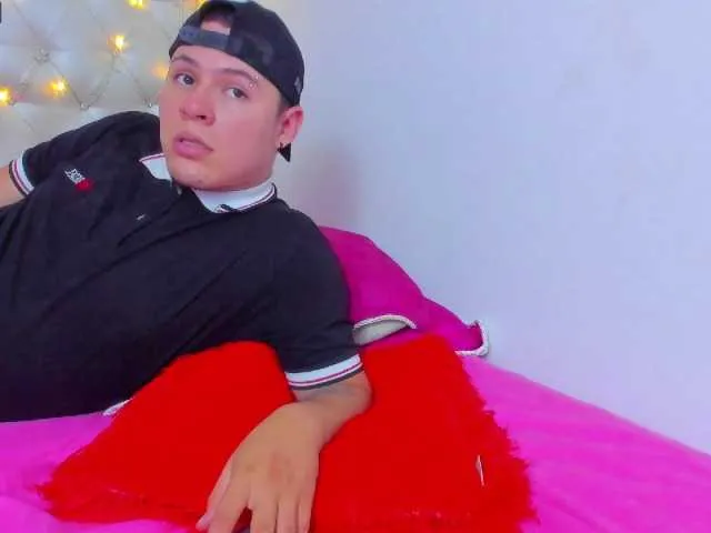 Live sex webcam photo for Morgan-noah77 #274534689